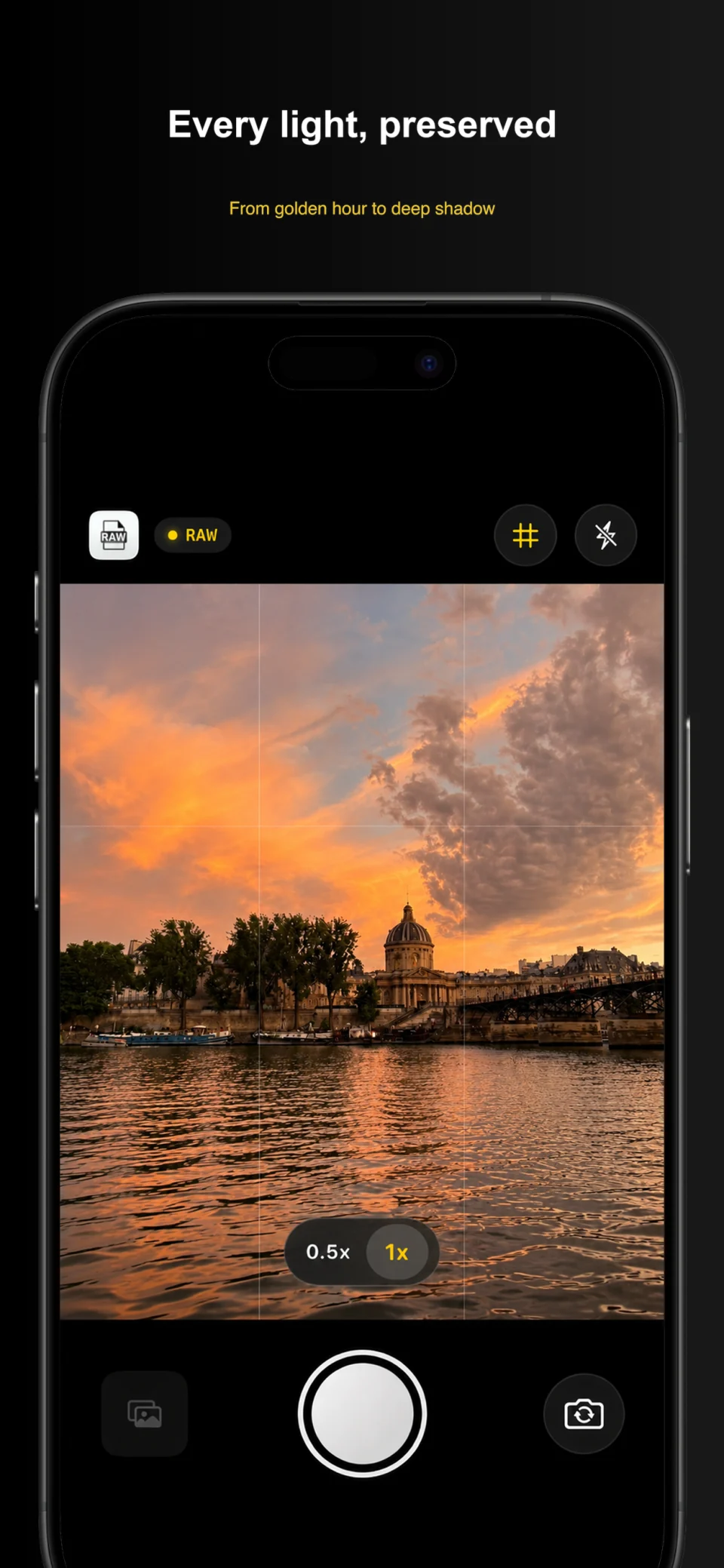 Viseur RawCamm capturant une lumière de coucher de soleil sur la Seine